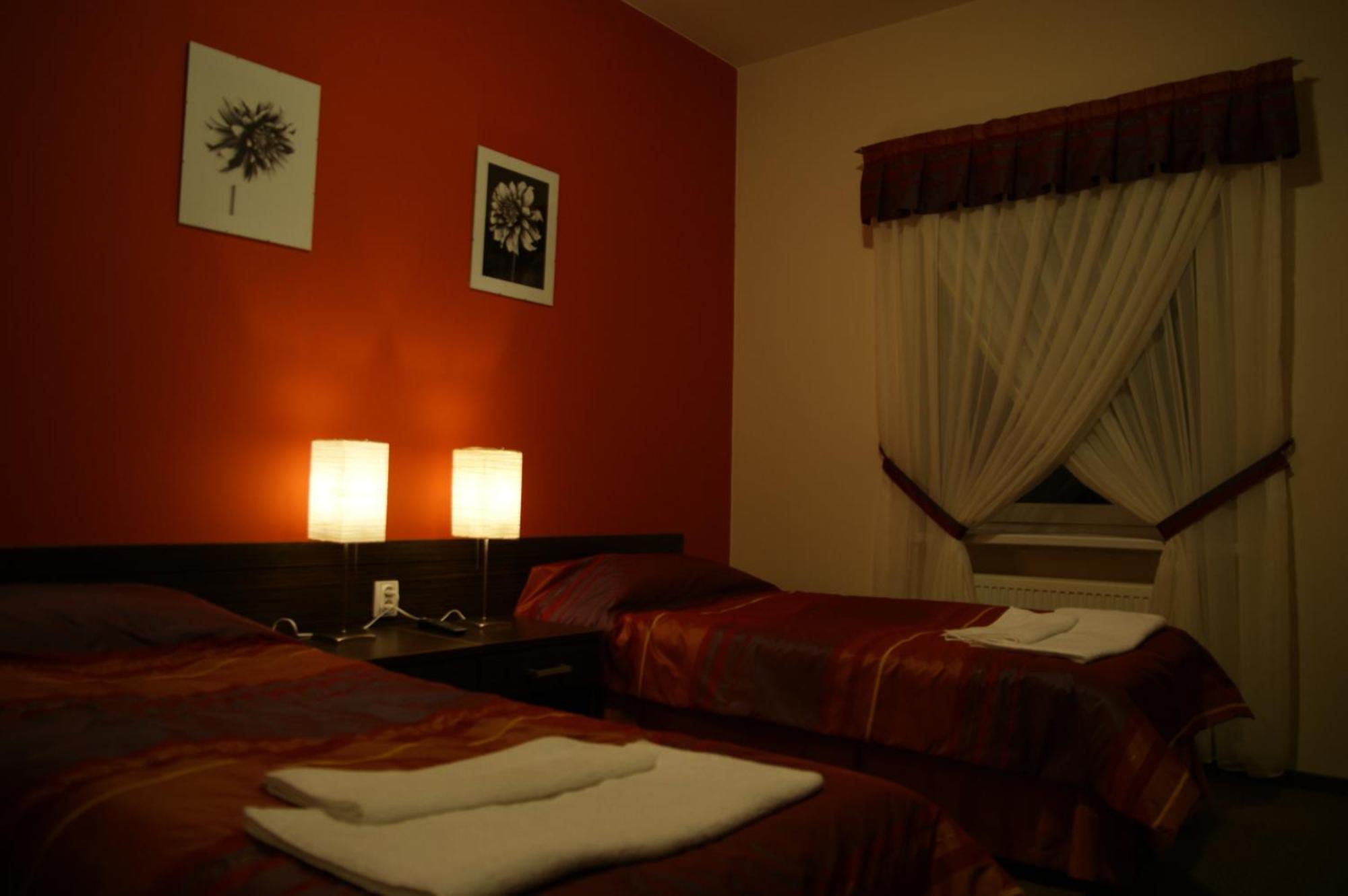 Hotel Chrobry Łęczyca Esterno foto
